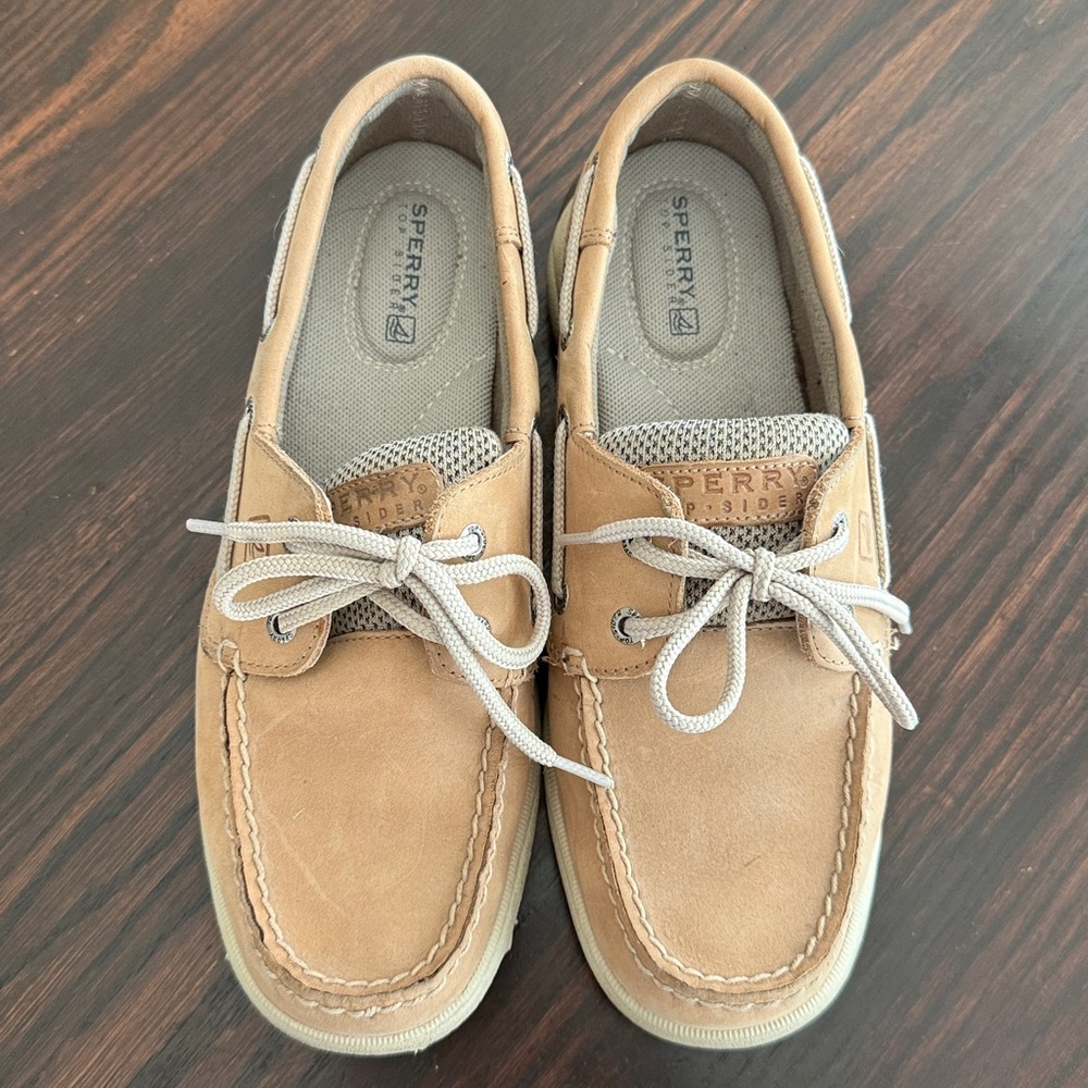 Women’s Sperry boat shoes - Picture 2 of 5